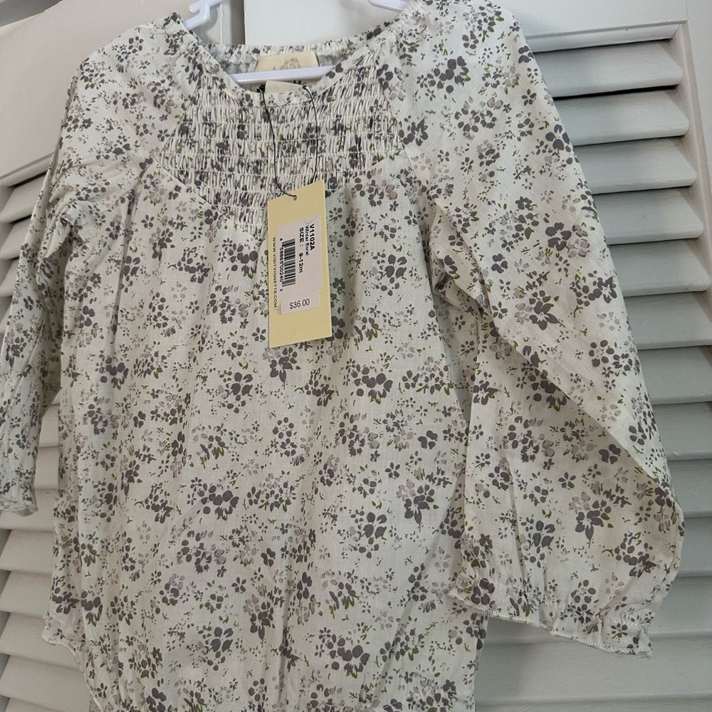 Adorable Floral Print Long Sleeve Bodysuit - Picture 9 of 10